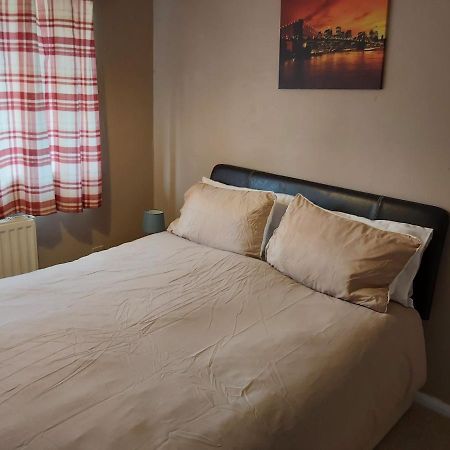 52 Fenwick Road, Houghton Regis, Dunstable Apartment ภายนอก รูปภาพ